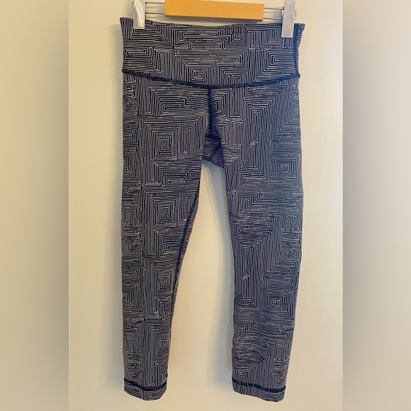 Lululemon Wunder Under Crop III Maze Jacquard White Black Size 4 - Picture 2 of 11